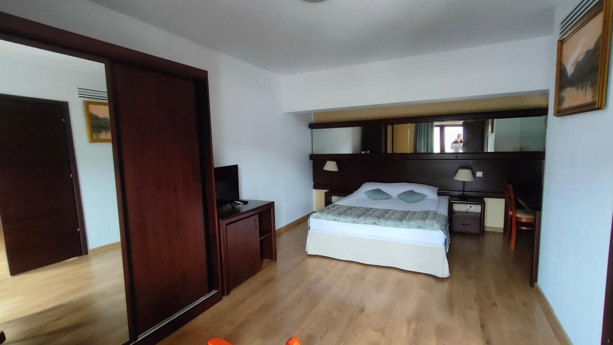 Hotel Valea Cu Pesti Căpăţîneni-Ungureni Bagian luar foto