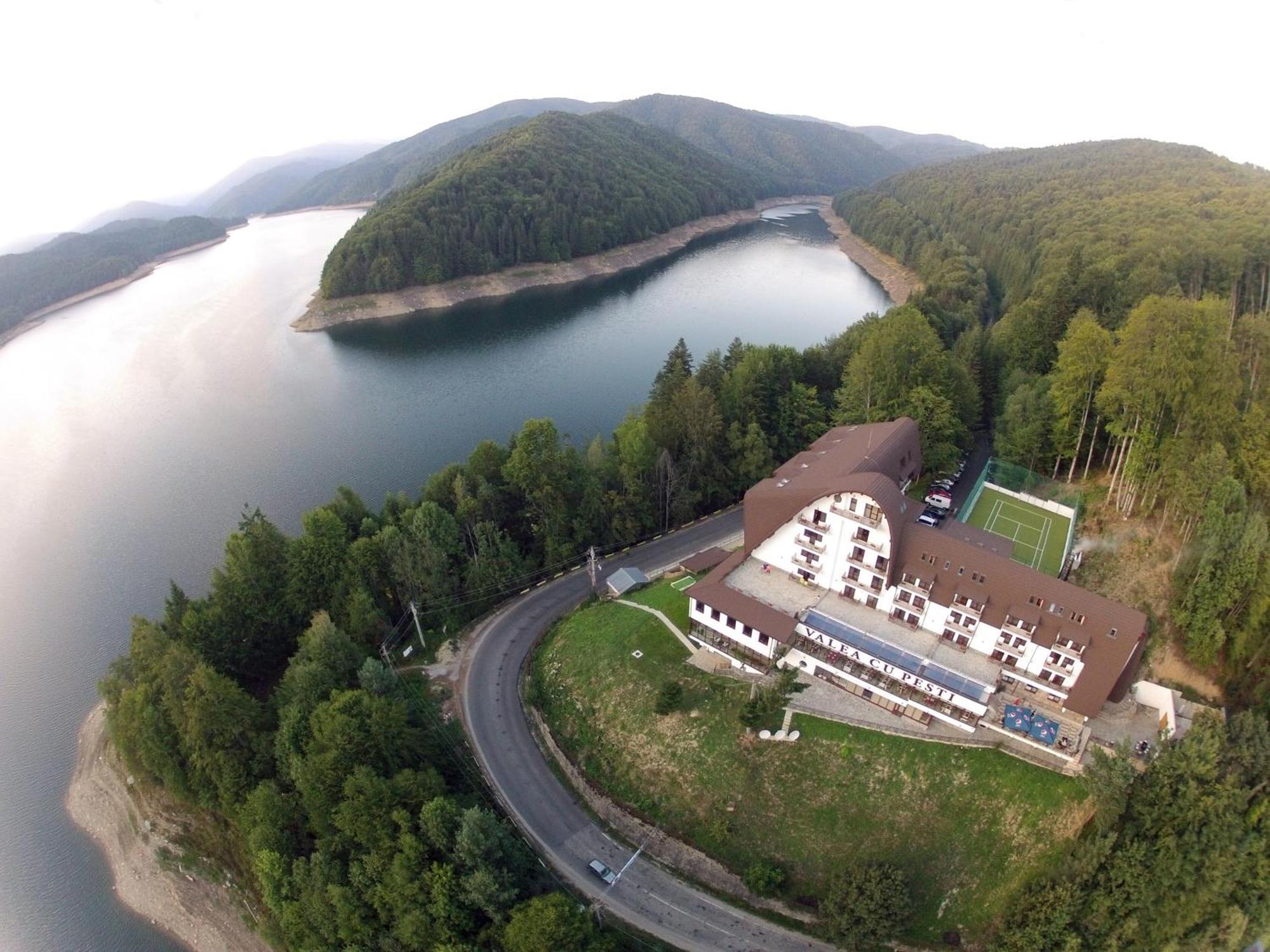Hotel Valea Cu Pesti Căpăţîneni-Ungureni Bagian luar foto
